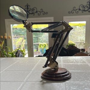 Vintage-Style Magnifying Glass with Adjustable Arm